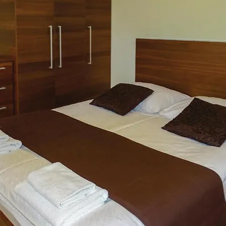Stunning In With Wifi Apartment